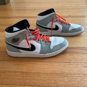 Air Jordan 1 mid smoke grey. Size 13